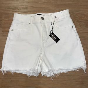 Express Women’s White Midi High Rise Stretch Jean Denim Shorts size 4 NWT